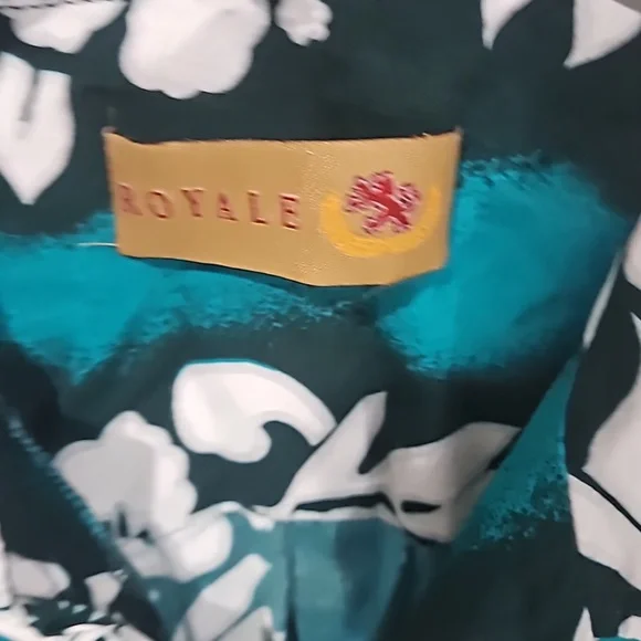 Men's Hawaiian Shirt - Picture 2 of 3